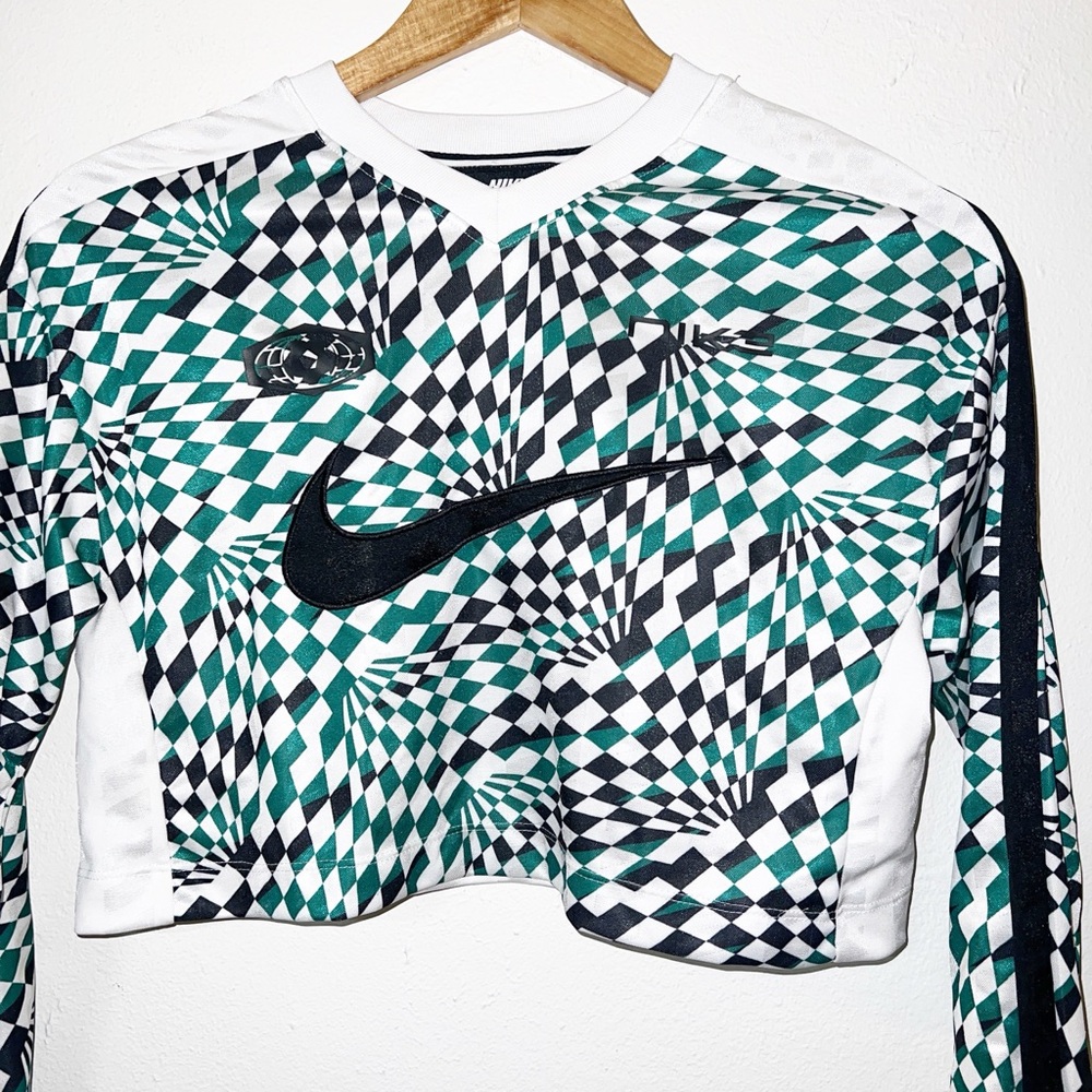 Nike sportswear geometric checkered green black and white long sleeve crop tee - Picture 2 of 10